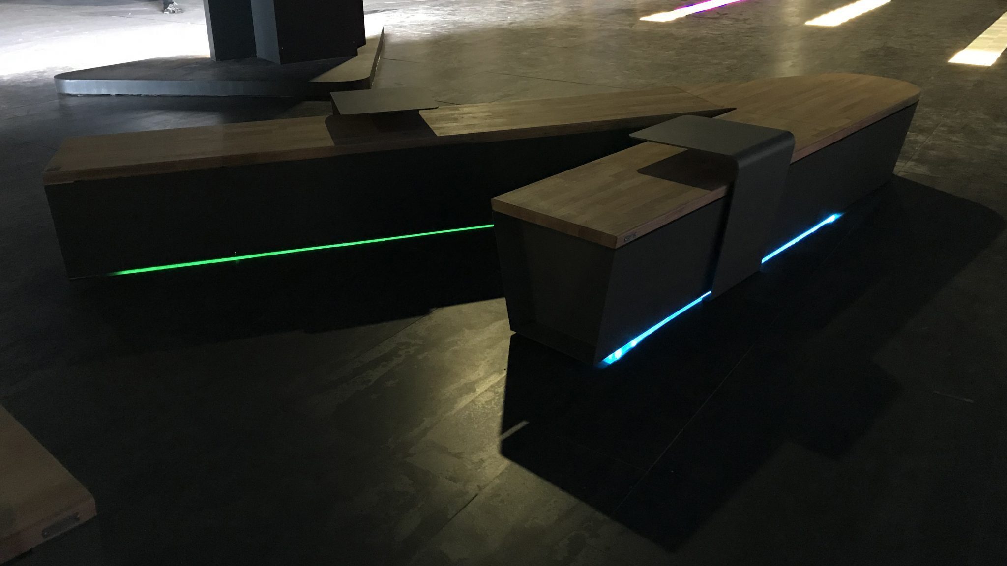 SMART BENCH 9 išmanus suoliukas2